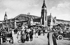 Hamburg city centre Passers by and vehicles in front of the main s- 1913 Photo picture