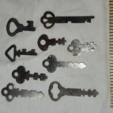Mixed Lot of 9 Vintage Flat Keys picture
