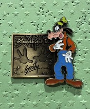 DEC TWDC Disney Legends Character Plaques Series 2 -Goofy Pin picture