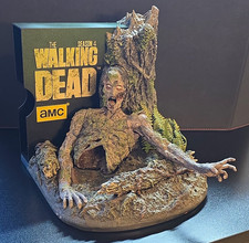 AMC The Walking Dead Season 4 Walker Bookend Diorama Collectible Statue/Figurine picture