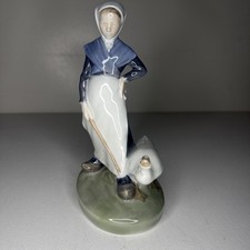 Royal Copenhagen Porcelain Figurine # 528 GOOSE GIRL 7 1/4