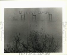 1995 Press Photo Barely visible ship pass heavy fog near Friscoville - noc86889 picture