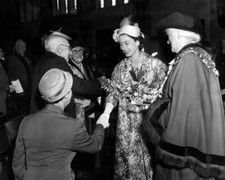 The Queen Visits Sutton Coldfield Town Hall 1957 Old Photo picture
