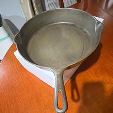 Griswold No. 9 Cast Iron Frying Pan Skillet, Long Handle, Pour Spout picture