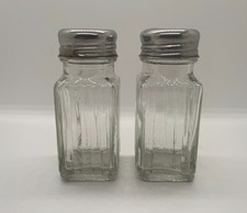 Vintage Style Clear Glass Ribbed Salt & Pepper Shaker Set 3.5