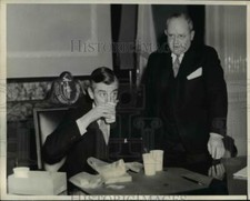 1939 Press Photo Gov. Leverett Saltonstall of Mass. with his Sec. Carroll Meins picture