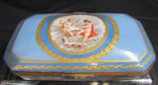 ANTIQUE VINTAGE FRENCH HAND PAINTED PORCELAIN TRINKET/JEWELRY VANITY BOX CHERUBS picture