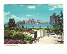 International Border City view from Dieppe Park in Windsor ON VTG postcard UNP picture