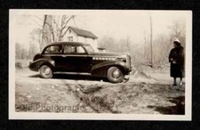 GREAT 1937 BUICK CAR 2 DOOR SEDAN HUBCAPS WOMAN OLD/VINTAGE PHOTO- B692 picture