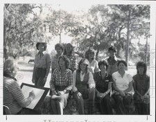 1970 Press Photo Jim Scilley sketches members of Junior Service League picture