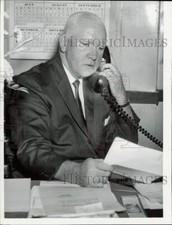 1962 Press Photo Superintendent William McCarthy works at Somerset headquarters picture