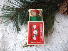 VTG 1984 HALLMARK CARDS CHRISTMAS MOUSE SLEEPING  in BUTTON  BOX PLASTIC 3” picture