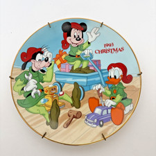 1993 Grolier Disney's Santa’s Workshop Christmas Plate Ltd Ed Numbered w/hanger picture