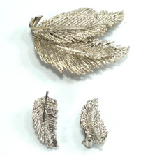 Matching 3 Piece Set Brooch & Clip On Earrings of Silver Tone Feathers Jewelry picture