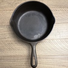 Unmarked Wagner Cast Iron 8 in Skillet Marked 