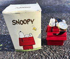 Fossil Peanuts Snoopy Gold Edition LI1640 Quartz Watch, Box & Papers picture