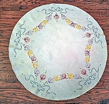 Vtg Table Topper 31