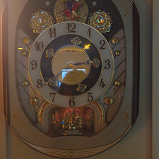 Seiko Melodies in Motion Animated Musical Melody Chime Quartz Oval Wall Clock picture