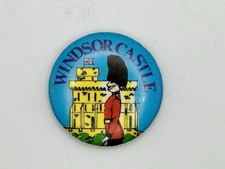 ⭐️ Vintage Royal WINDSOR CASTLE Guard London Souvenir Button PIN BADGE ⭐️ picture