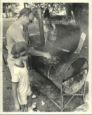 1979 Press Photo Cookout for the Fourth of July, New Orleans - nob08842 picture