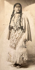 NATIVE AMERICAN INDIAN WOMAN PORTRAIT PLATEAU REGALIA c1882 BOUDOIR CARD PHOTO picture