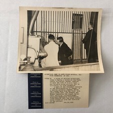 Press Photo Photograph Doctors Help Sick Gorilla at Washington Zoo 1932 picture