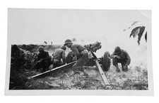 WW2 Photo U.S Army GIs Artillery Gun Crew Firing Action Field Gun Europe picture