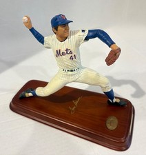 Danbury Mint Tom Seaver Hall of Fame Collection MLB Figurine Wood Base picture
