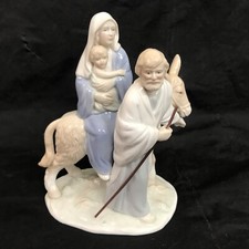 VTH Homco Holy Family Figurine 8910 Porcelain Christmas 7” picture