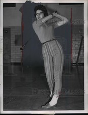 1960 Press Photo Brooklyn HS golfer in Cleveland Ohio - net19235 picture