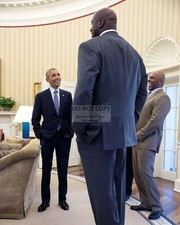 BARACK OBAMA & SHAQUILLE O'NEAL IN THE OVAL OFFICE IN 2015 - 8X10 PHOTO (ZY-526) picture