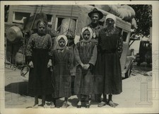 1936 Press Photo Mennonite family en route from Chihuahua back to Nevada picture