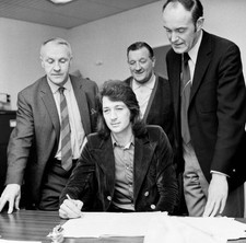 Frank Worthington signs for Liverpool from Huddersfield Town at An- Old Photo picture