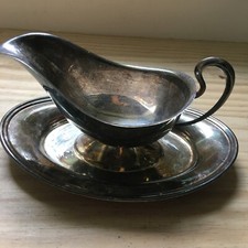 Vintage 1960s Silver plate Gravy/Sauce Boat w/ attached Tray 9