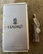 Lladro #05598 BRIDESMAID Porcelain Figurine Purple Dress & Hat Original Box picture