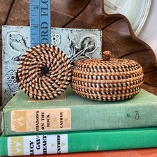 Vintage Fine Woven Natural Fibers Lidded Basket Color Contrast With 6 Coasters picture