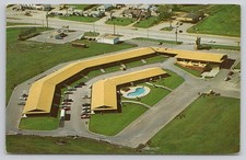 Holiday Inn South, Topeka, KS Postcard picture