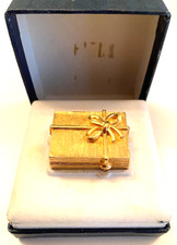 Vintage 1977 Estee Lauder Jeweler’s Box Gold toned Solid Perfume Compact picture