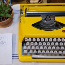 [NEEDS REPAIR] 1965 Royal Royalite Portable Typewriter Yellow SN#6372029 Pica picture