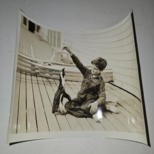 1936 Atlantic City NJ Press Photo Boy Feeding Penguin Boardwalk Central Studios picture