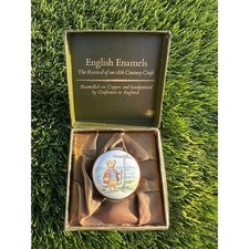 Crummles Beatrix Potter Enamel Trinket Box - Pigling Bland at Signpost - Boxed picture