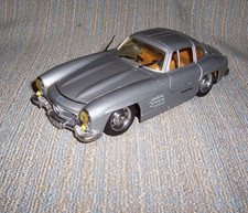 Revell 1954 Mercedes-Benz 300 SL Silver Gullwing Diecast Metal Model 1:24 Scale picture