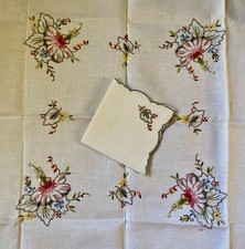 Vintage Embroidered Linen Tablecloth  with Four Matching Napkins Floral Design picture