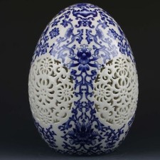 Chinese Blue & White Porcelain Hand-painted Flower Spherical Hollow Carved Vase picture