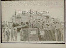 1975 Press Photo South Vietnamese troops watch ferry leaving Binh Tuy province. picture