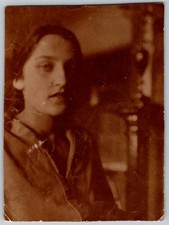 Vtg B&W Snapshot Beautiful Young Woman Pensive Dramatic Portrait Flapper 1926 picture