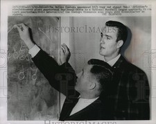 1962 Press Photo Eddie Lebaron and Guy Gibbs discuss football plays in Dallas picture