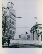 1967 Berlin Germany Protest Banner Urban Scene Wirephoto 8x10 picture