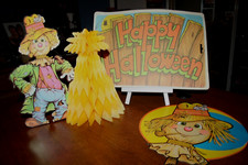 Vintage 1979 Beistle Scare Crows Honey Comb Hay Stack and Happy Halloween Sign picture