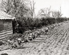 Royal Warwickshire Regiment Soldiers Waiting Enemy WW1 Vtg. Photo picture